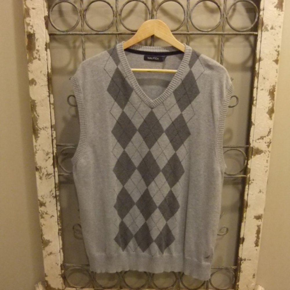 NAUTICA V-NECK SWEATER VEST MENS -LARGE